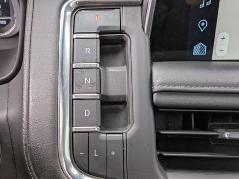 Used 2023 Chevrolet Suburban LT w/ Luxury Package image 25