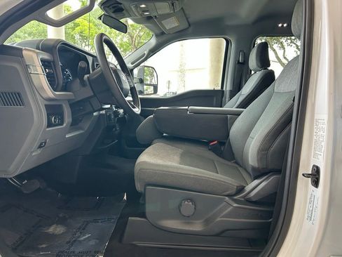 Used 2025 Ford F350 XLT AWD/4WD image 5
