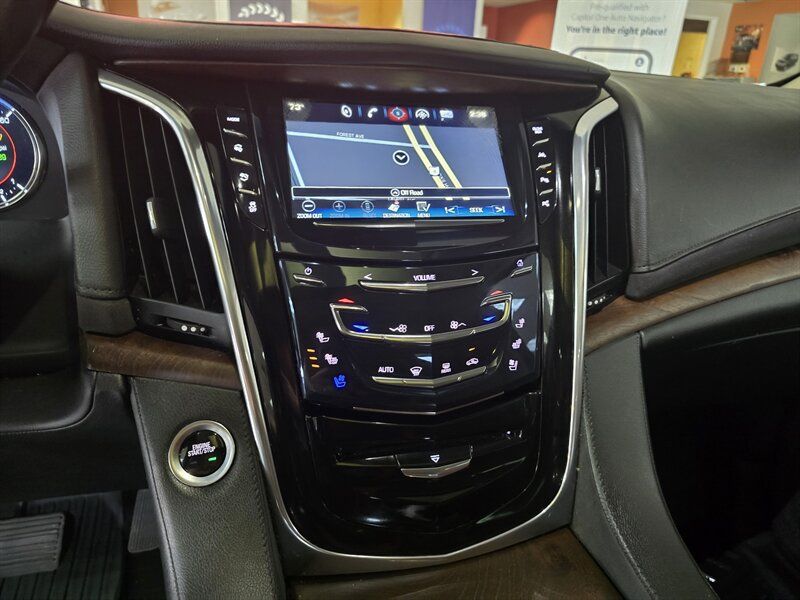 Used 2018 Cadillac Escalade Premium Luxury AWD/4WD image 26