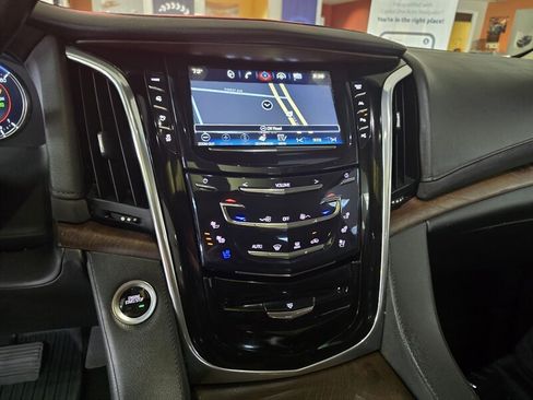 Used 2018 Cadillac Escalade Premium Luxury AWD/4WD image 26
