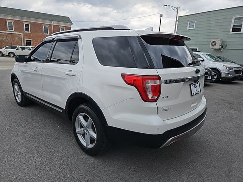 Used 2016 Ford Explorer XLT w/ Equipment Group 201A image 4