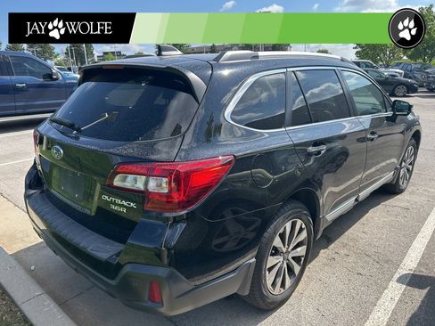 Used 2019 Subaru Outback 3.6R Touring AWD/4WD image 4