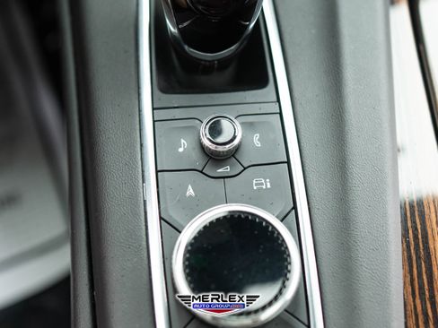 Used 2022 Cadillac Escalade ESV Premium Luxury image 37