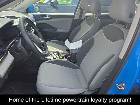 Used 2024 Volkswagen Taos SE w/ Panoramic Sunroof Package image 5