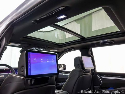 New 2026 Cadillac Escalade Luxury w/ LPO, Radiant Package image 11