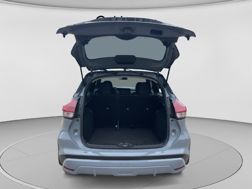 Used 2023 Nissan Kicks SR FWD image 14