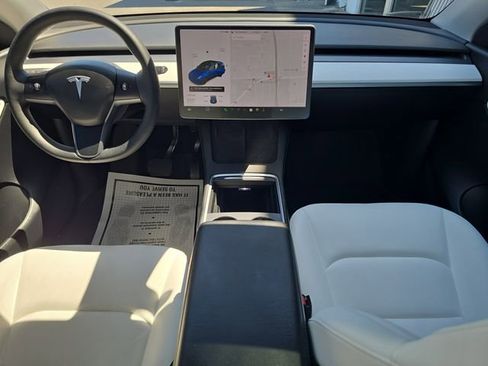 Used 2022 Tesla Model Y Long Range AWD/4WD image 11