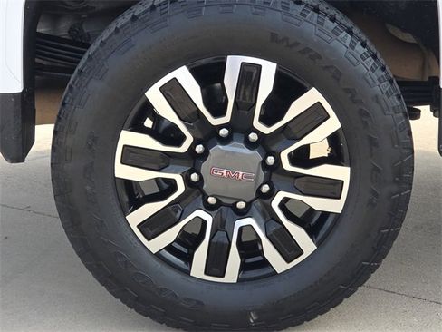 Used 2023 GMC Sierra 2500 Denali w/ Denali Ultimate Package image 9