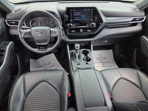 Used 2022 Toyota Highlander XSE AWD/4WD image 9