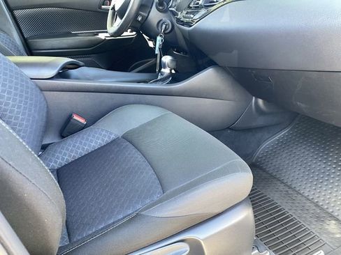 Used 2020 Toyota C-HR LE FWD image 13