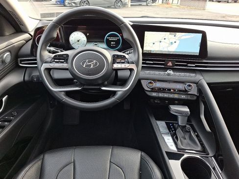 Used 2022 Hyundai Elantra Limited w/ Cargo Package image 10