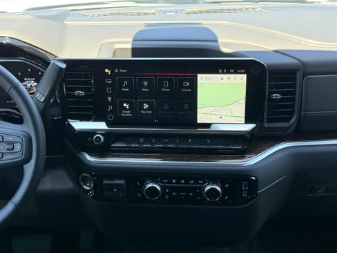 New 2026 GMC Sierra 2500 SLE w/ Preferred Package AWD/4WD image 17