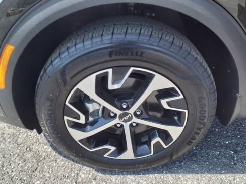 New 2025 Kia Sportage EX image 15