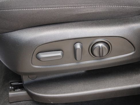 Used 2023 Chevrolet Traverse LT FWD image 12