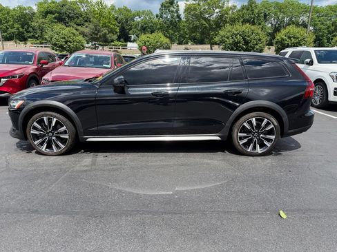 Certified 2024 Volvo V60 B5 Cross Country Ultimate AWD/4WD image 3