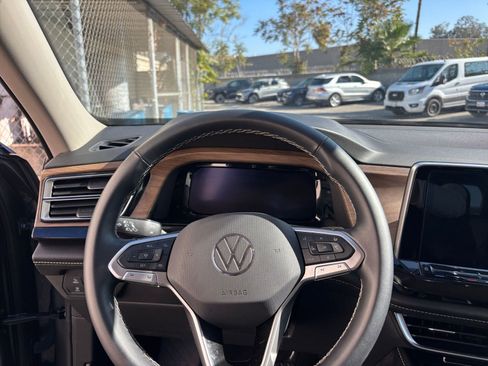 Used 2025 Volkswagen Atlas SE image 35