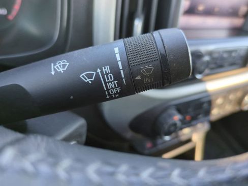 Used 2015 GMC Canyon SLE image 25