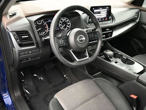 Used 2023 Nissan Rogue SV FWD image 2