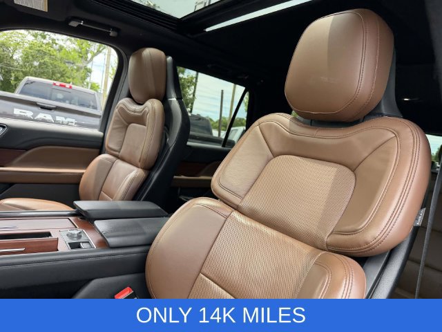 Certified 2023 Lincoln Navigator Reserve w/ Monochromatic Package AWD/4WD image 9