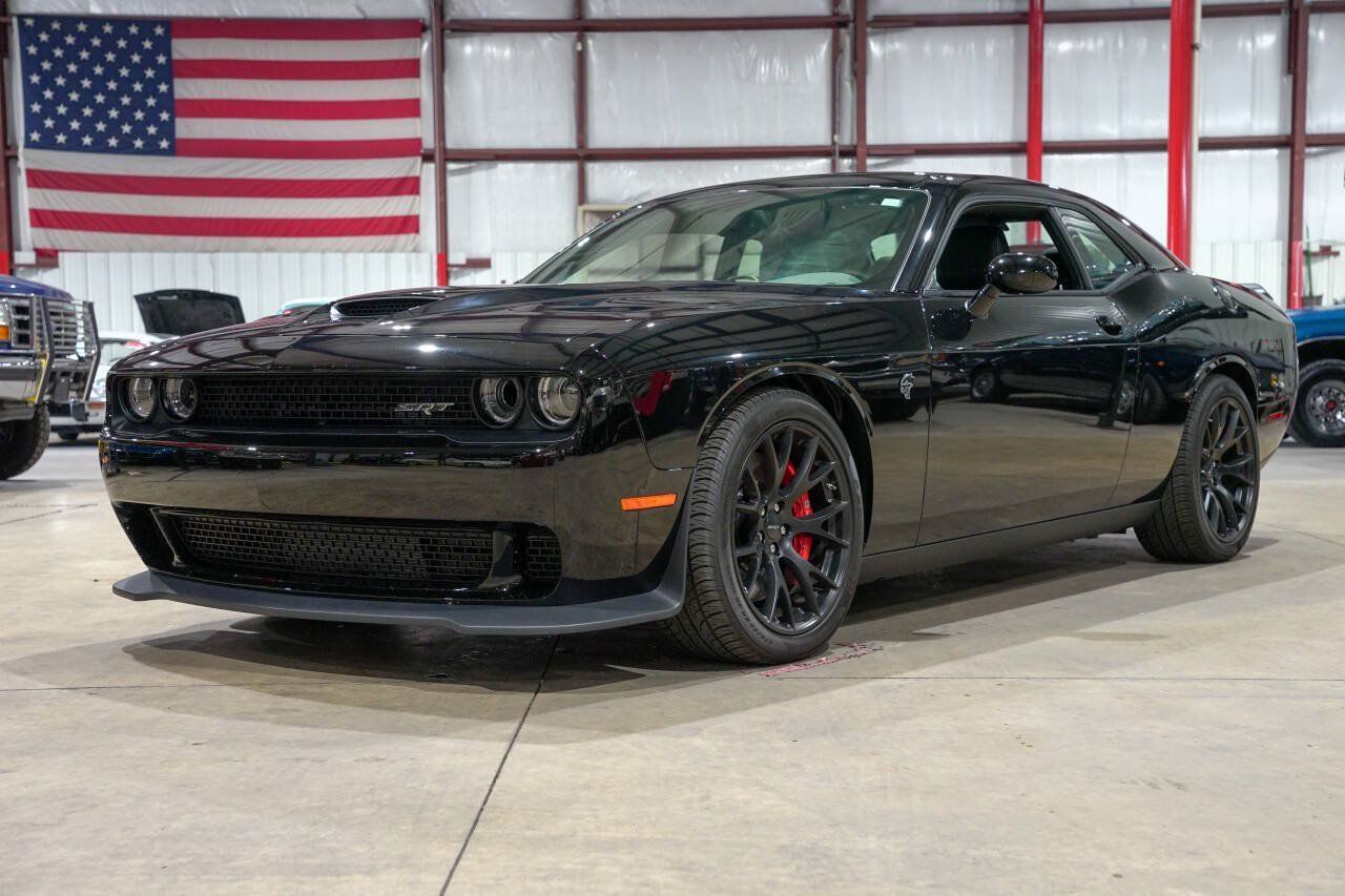 Used 2016 Dodge Challenger SRT Hellcat RWD image 1
