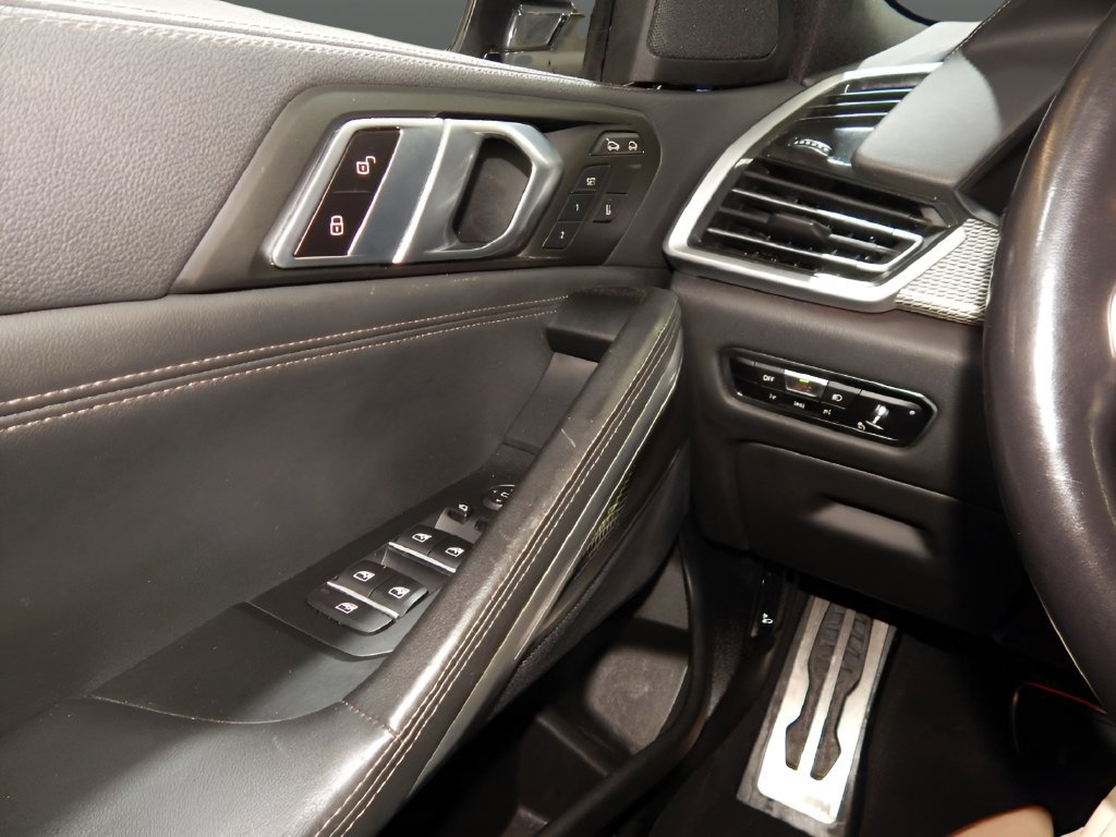 Used 2023 BMW X6 xDrive40i w/ M Sport Package AWD/4WD image 23