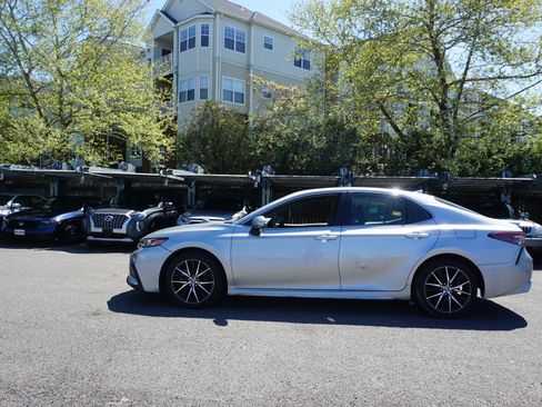 Used 2023 Toyota Camry SE image 5