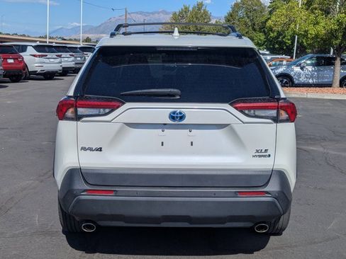 Used 2022 Toyota RAV4 XLE Premium image 5