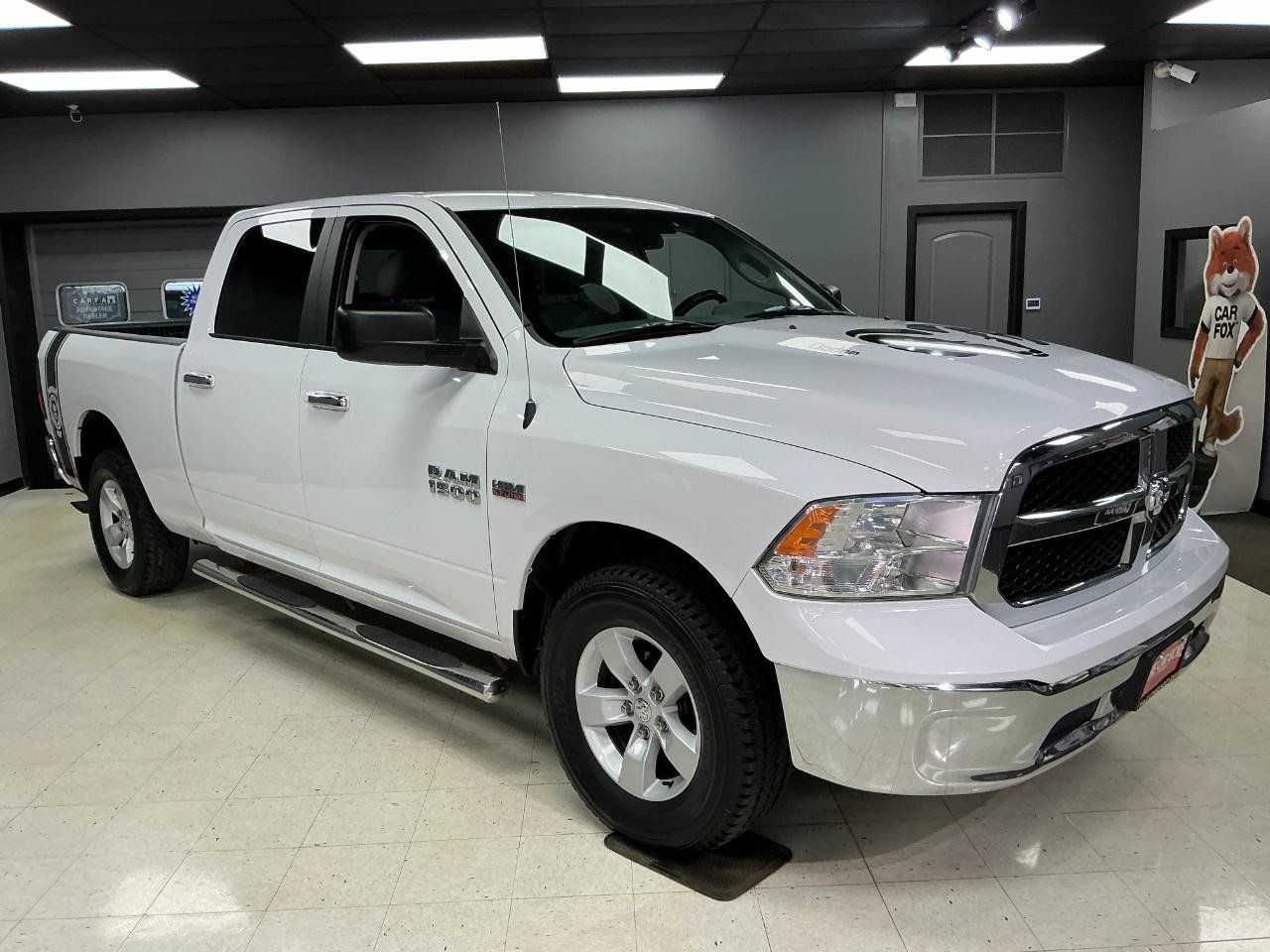 Used 2017 RAM 1500 Classic SLT AWD/4WD image 2