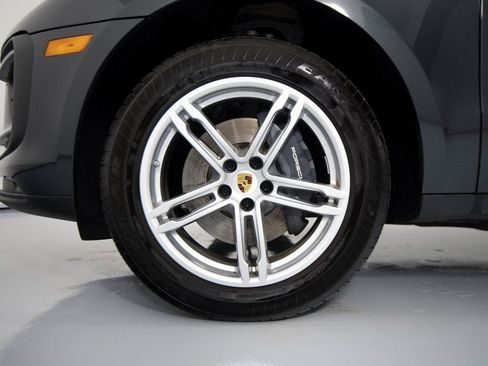 Certified 2025 Porsche Macan image 14