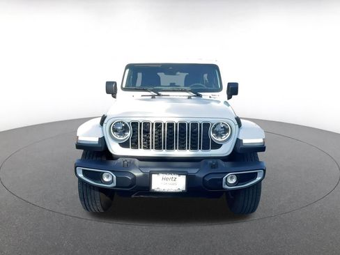 Used 2025 Jeep Wrangler Sahara image 4