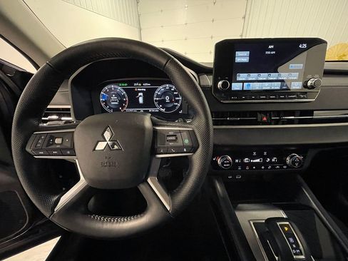 Used 2024 Mitsubishi Outlander SEL image 39