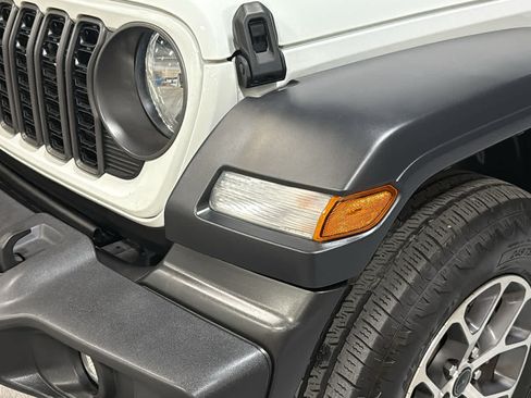 Used 2024 Jeep Wrangler Unlimited Sport AWD/4WD image 7
