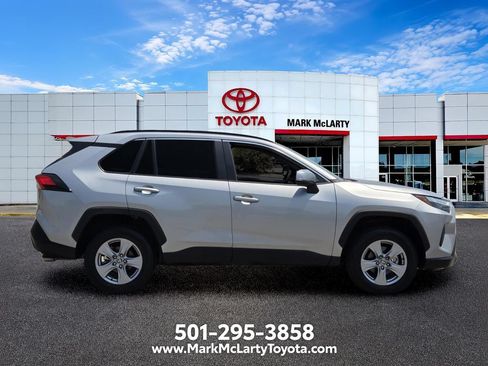Used 2025 Toyota RAV4 XLE FWD image 6