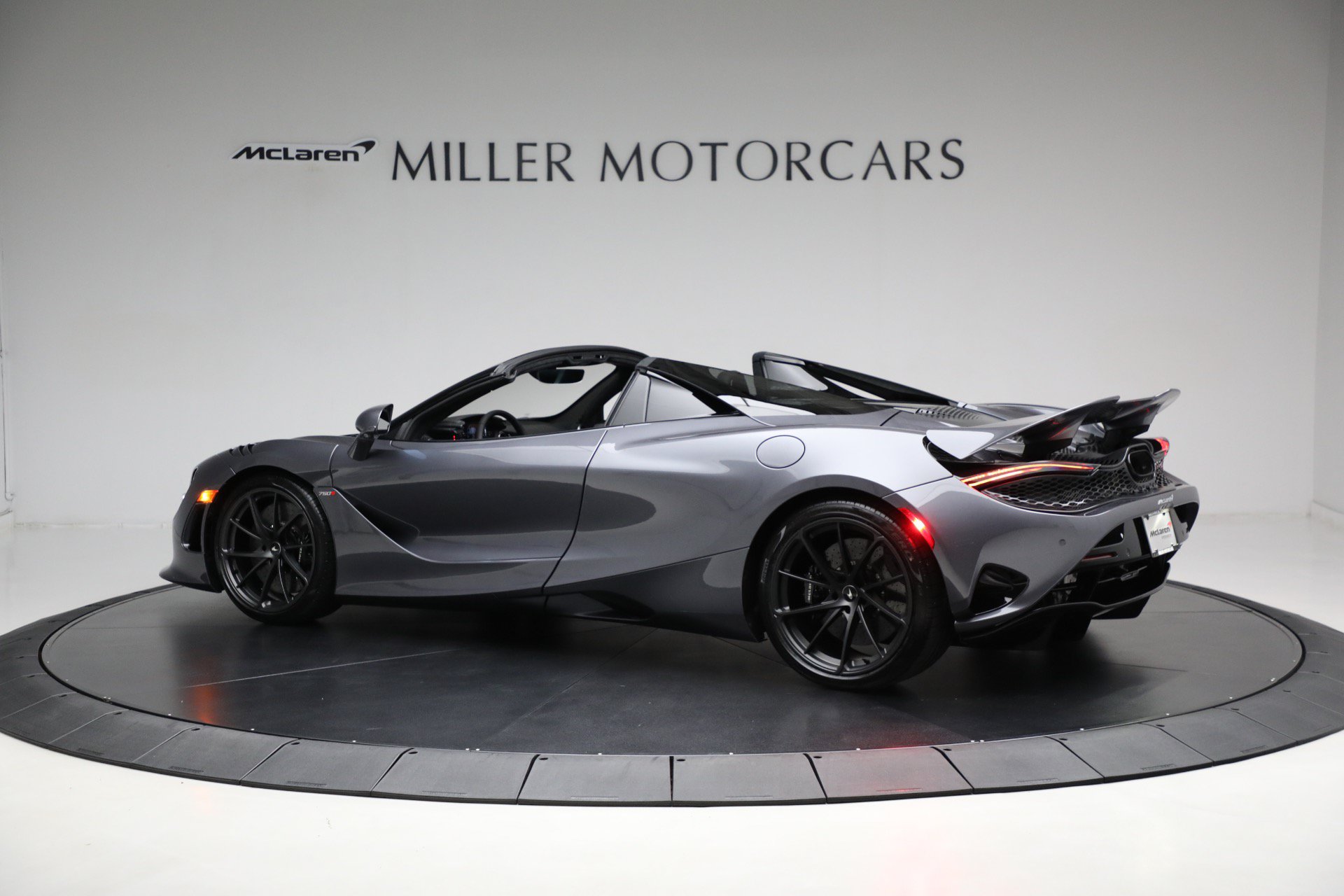 Used 2024 McLaren 750S Spider RWD image 4