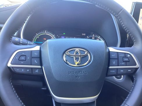Certified 2025 Toyota Highlander XLE AWD/4WD image 24