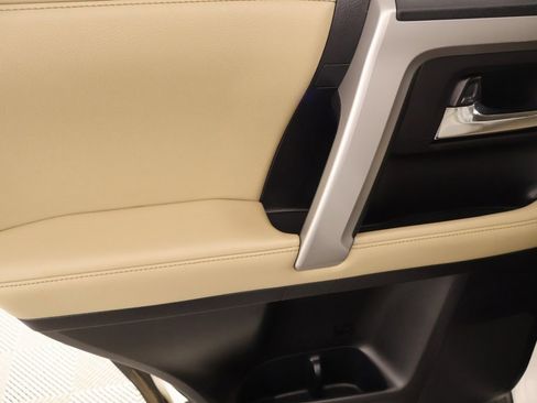 Used 2015 Toyota 4Runner SR5 image 18