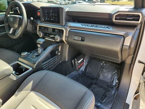 Used 2024 Toyota Tacoma TRD Sport AWD/4WD image 20