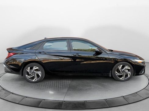 Used 2025 Hyundai Elantra Sport image 6