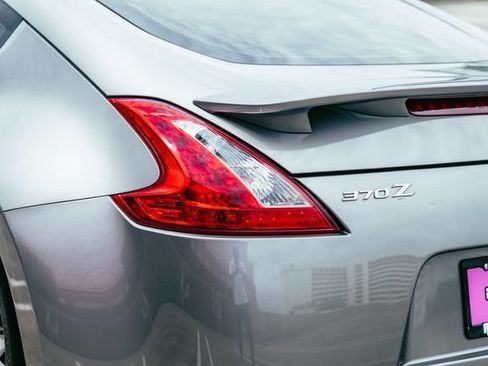 Used 2009 Nissan 370Z Touring RWD image 47