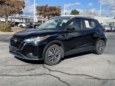 Used 2024 Nissan Kicks SV image 1