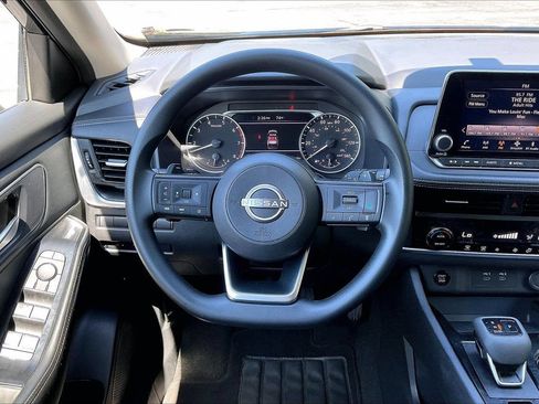Used 2024 Nissan Rogue SV AWD/4WD image 9