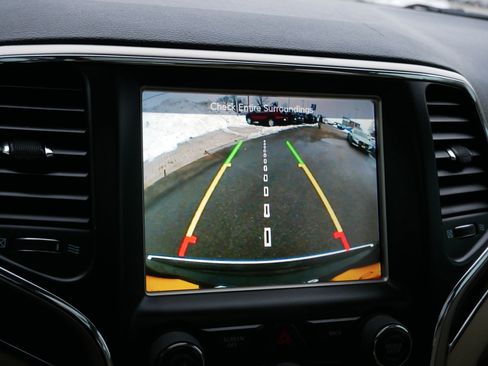 Used 2017 Jeep Grand Cherokee Limited w/ Luxury Group II image 27