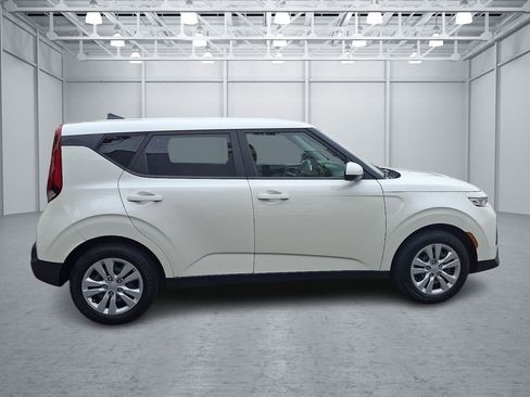 Used 2022 Kia Soul LX FWD image 6