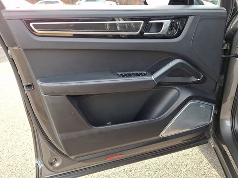 Used 2021 Porsche Cayenne S image 14
