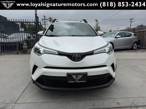 Used 2019 Toyota C-HR XLE FWD image 2