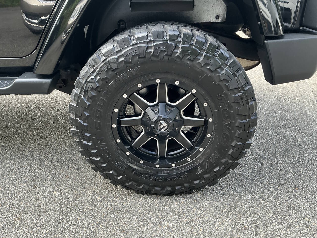 Used 2016 Jeep Wrangler Unlimited Sahara w/ Connectivity Group AWD/4WD image 11