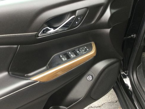 Used 2023 GMC Acadia SLE w/ Driver Convenience Package image 14