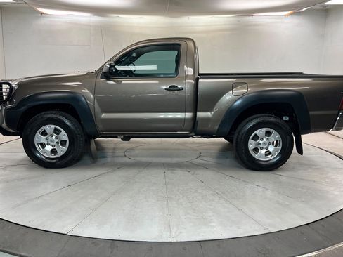 Used 2012 Toyota Tacoma 4x4 Regular Cab image 2