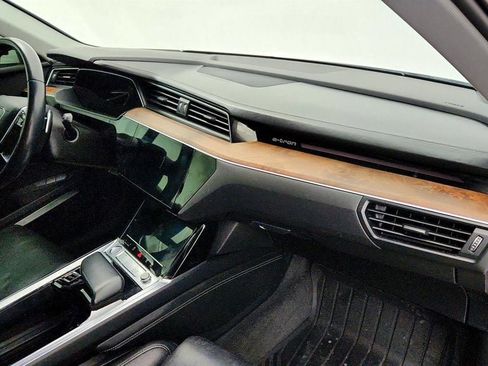 Used 2019 Audi e-tron Prestige w/ Prestige Package image 24