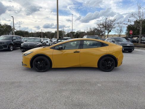 Used 2025 Toyota Prius XLE image 2